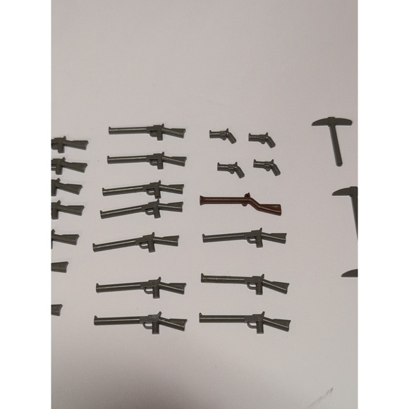 Vintage LEGO Bulk Weapons & Tools Lot - 17 Rifles, 4 Pistols, 1 Blunderbuss +++ - Picture 3 of 4